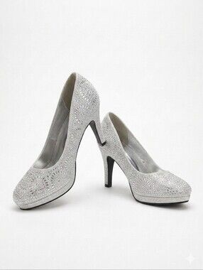 NWOT Silver Slipper brand Rhinestone Encrusted Round Toe Platform Heels 8 Wide
